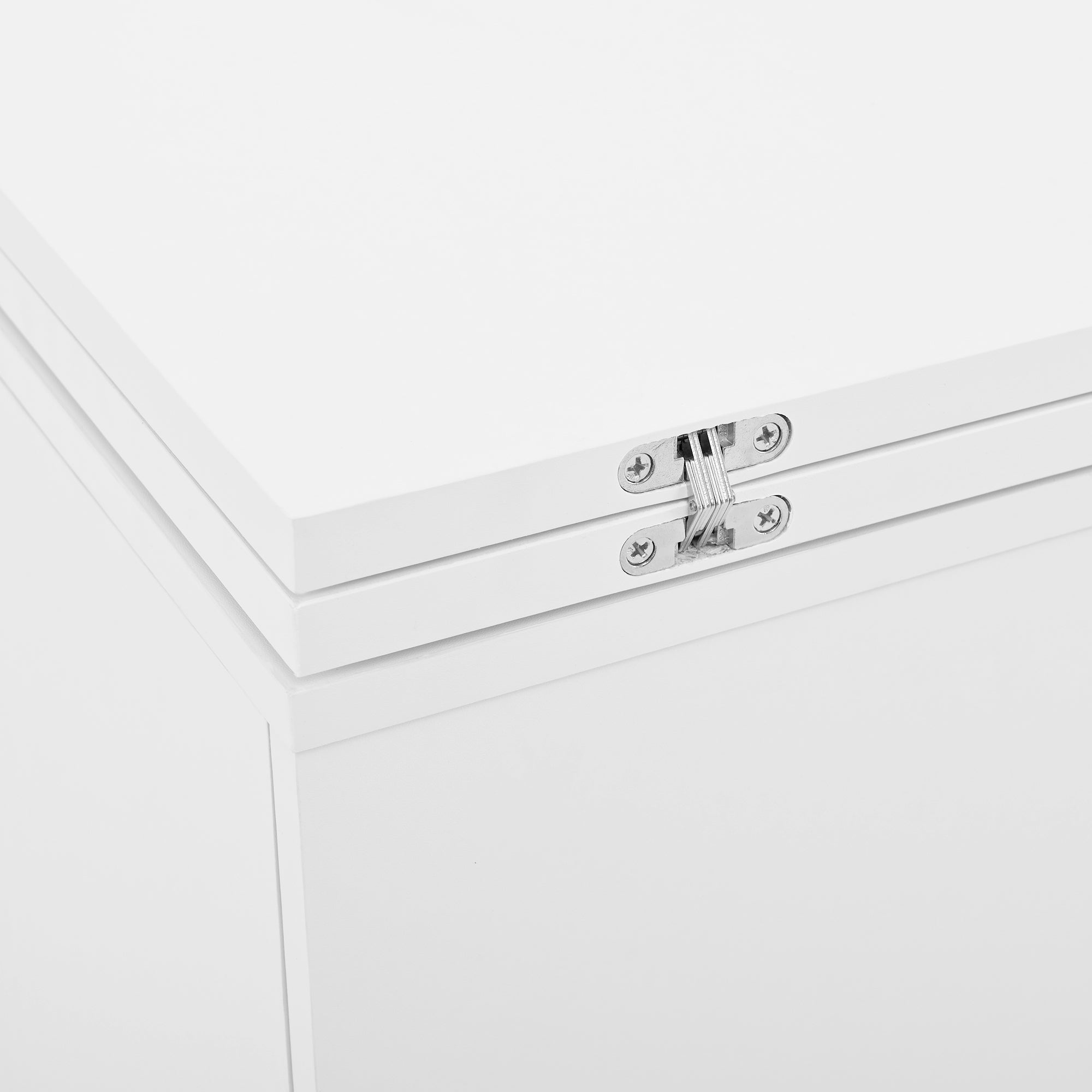 [variant:XW000025AAK-CA] White image 14