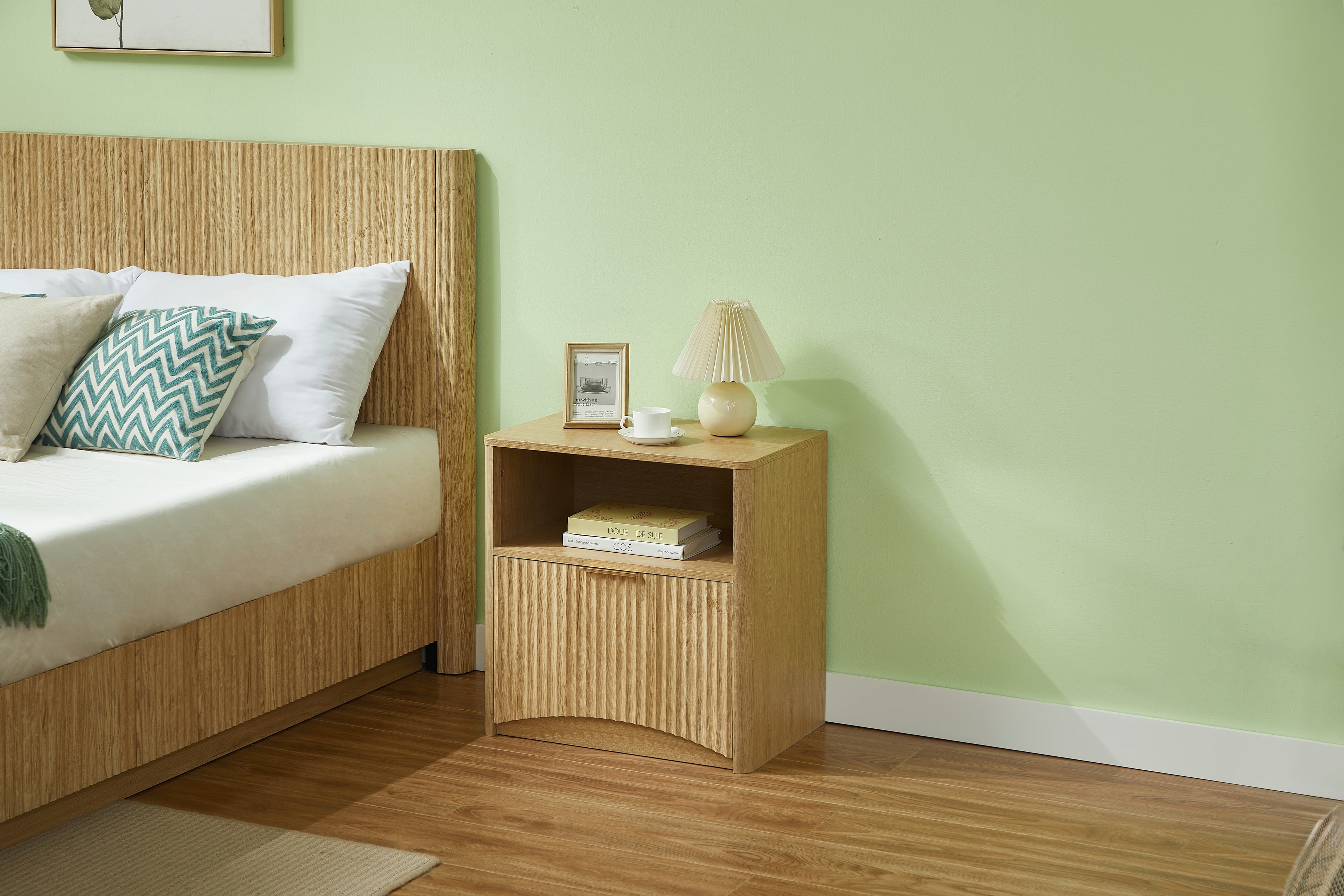 [variant:W5078P443398] Set of 2 Fluted Nightstands with Gold Handles image 4